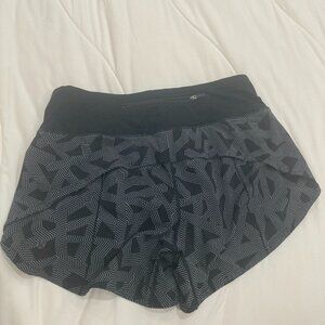 Lululemon 4 inch Speed up Short, Size 6 Tall